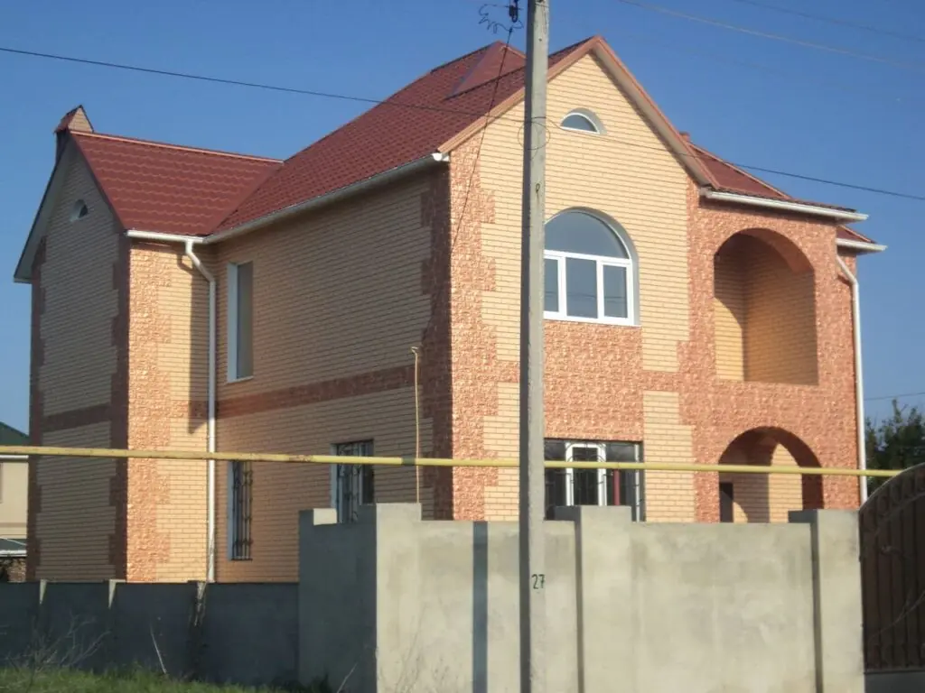 Placi termoizolante pe fațada casei brick 37