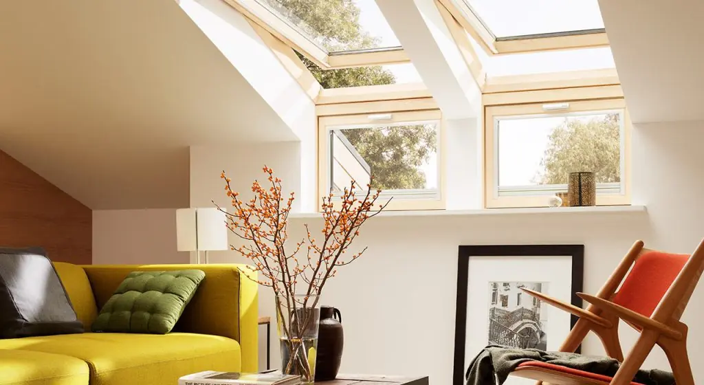 O combinaţie de ferestre de mansardă VELUX