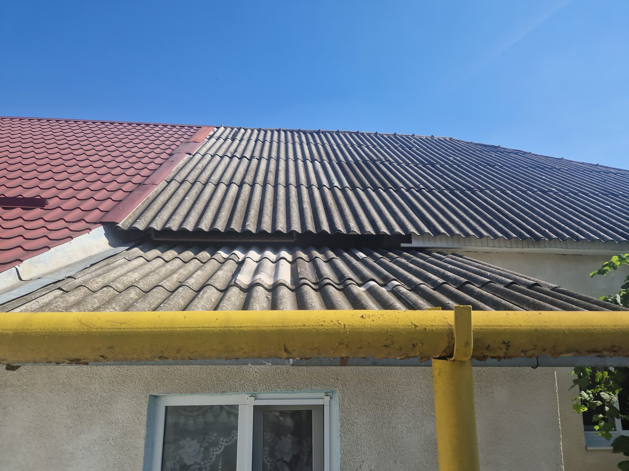 Schimbul acoperișului pe țiglă metalică