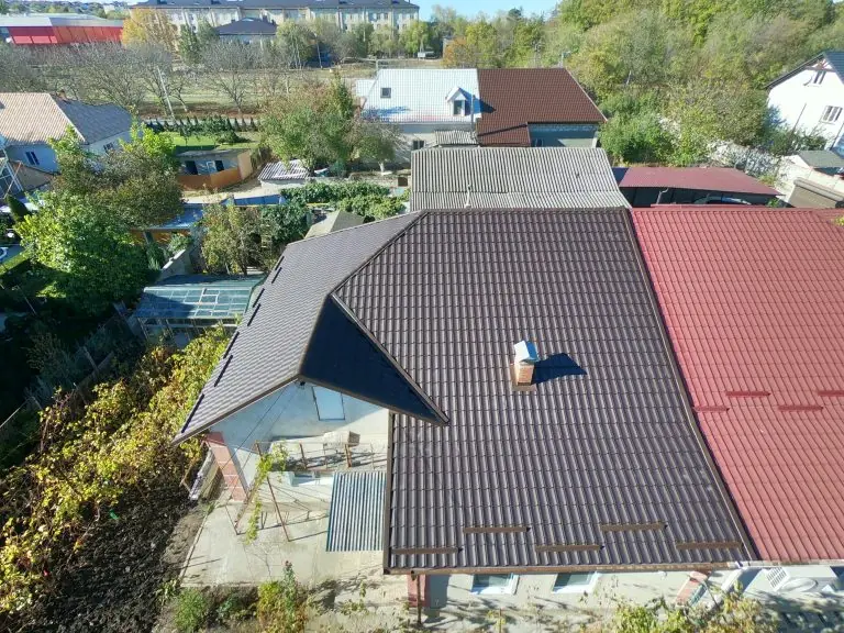 Schimbul acoperișului pe țiglă metalică